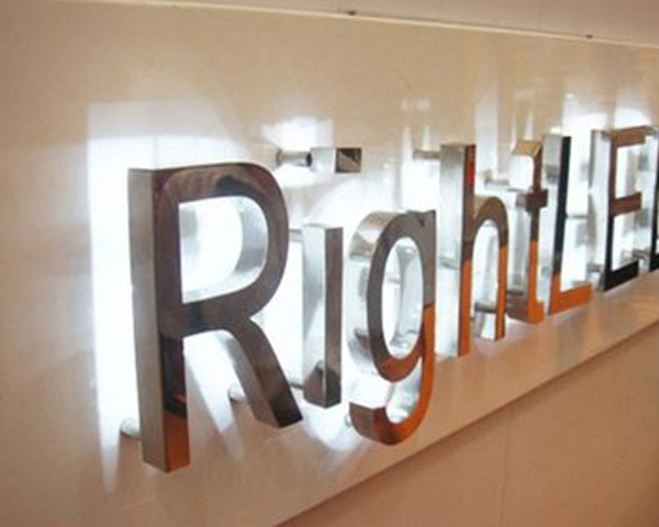 成都医疗门诊吸塑字招牌：哑光亚克力适配诊所药店，造型简洁大气，传递专业可靠感